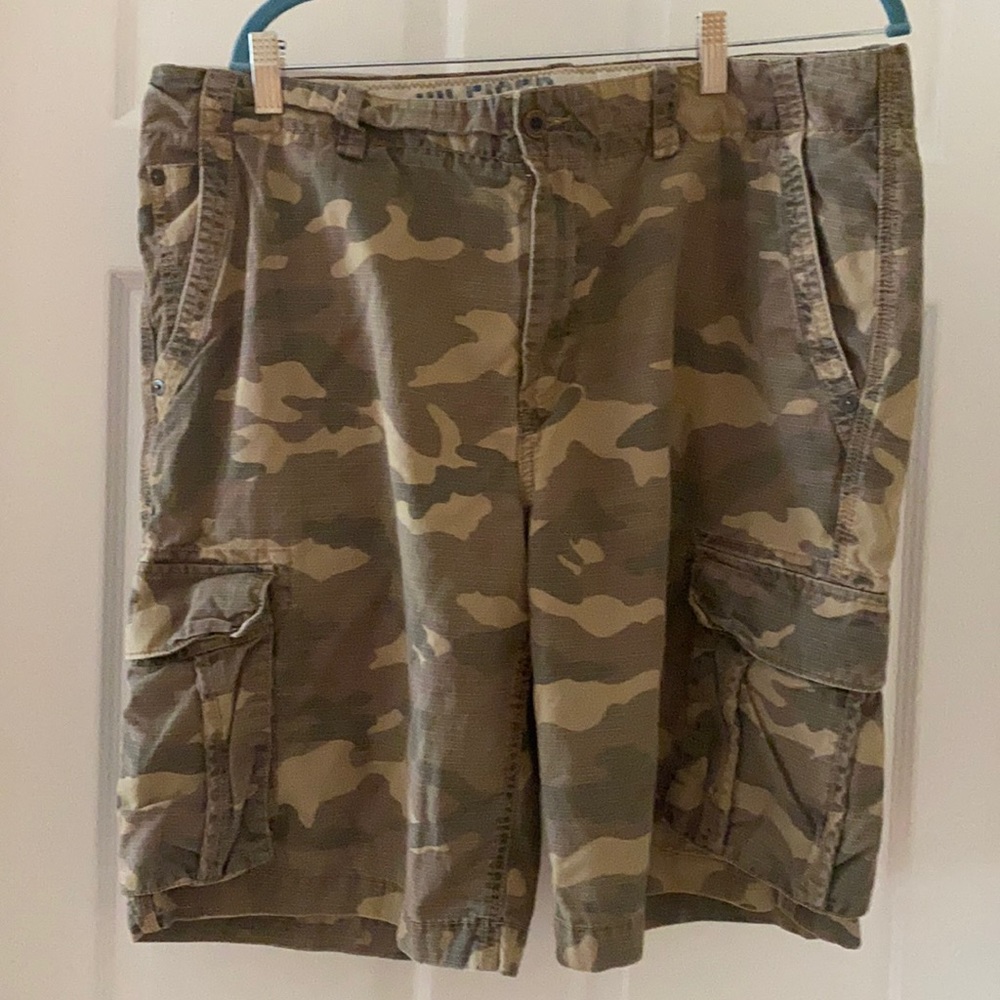 Men’s Tommy Hilfiger cargo shorts size 36